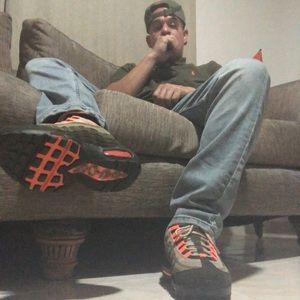 Meet your Posher, Charles